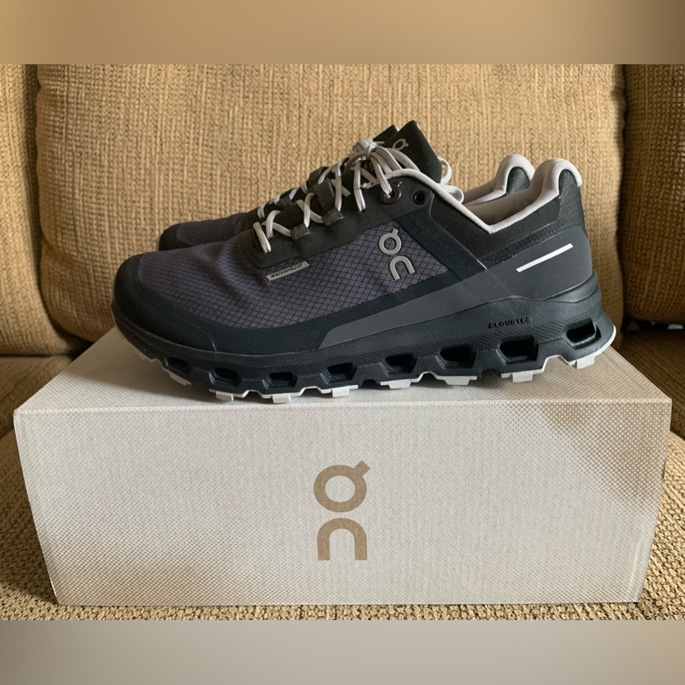 BNWT WOMENS ON Cloudvista Waterproof Shoes - SIZE US 6 - Eclipse Black Sneakers - Picture 3 of 14